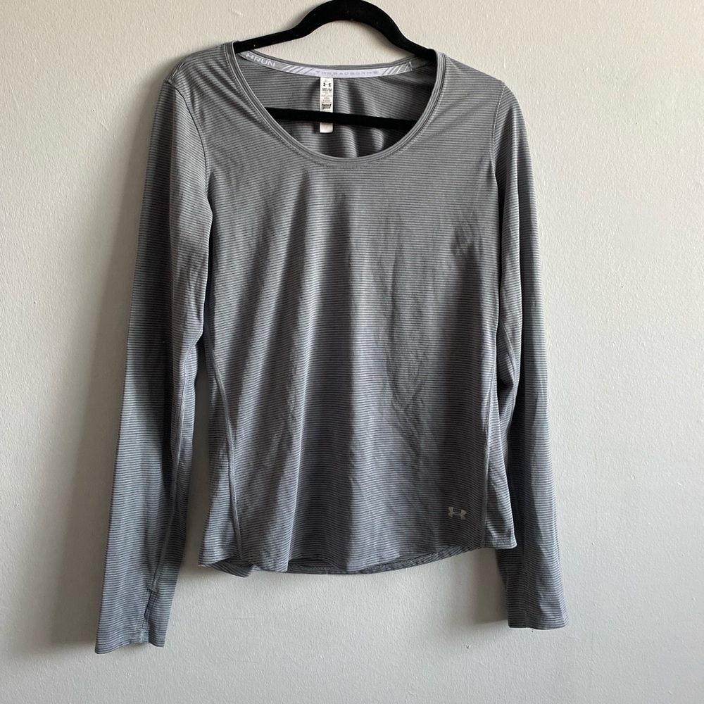 Under Armour Classic Long Sleeve Pullover Workout/Running Top - Medium in Grey